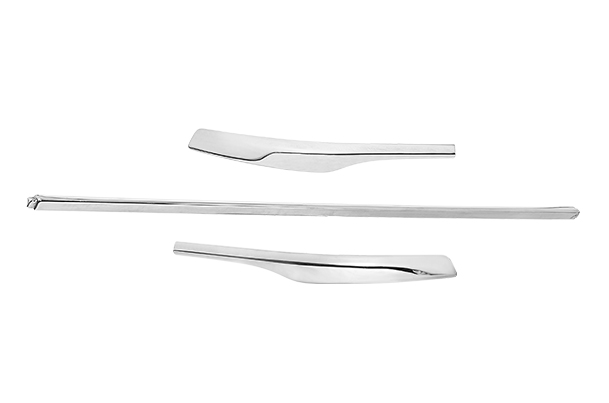 Front Upper Dark Chrome Garnish | Victoris